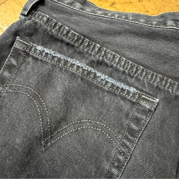 Size 30 Levi's Black Distressed Jean Shorts - Picture 7 of 11